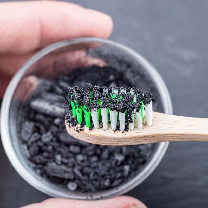 Charcoal Teeth Cleaner
