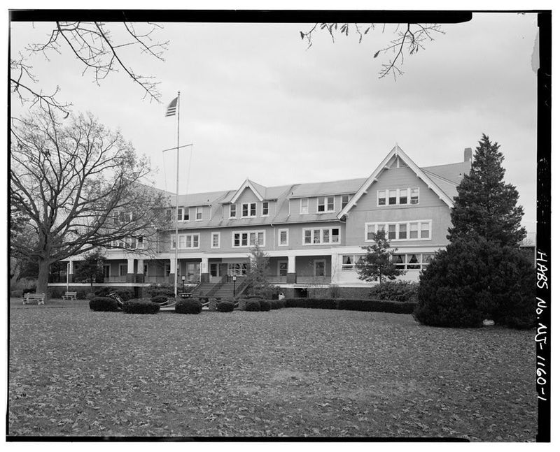 The Admiral Farragut Inn